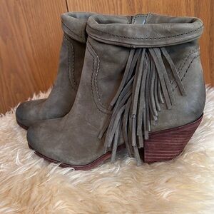 Sam Edelman Louie Olive Green Fringe Heeled Booties Sz-8